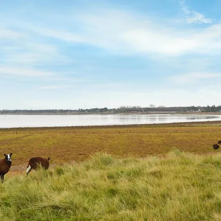 Semesterbostad 2 Bedroom Lovely In